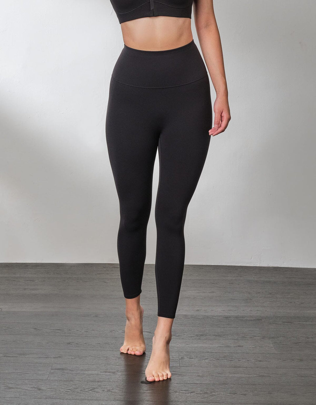 HOW- EFFORTLESS Mid Waist Cropped Sports Leggings Leggings Her own words SPORTS Black S 